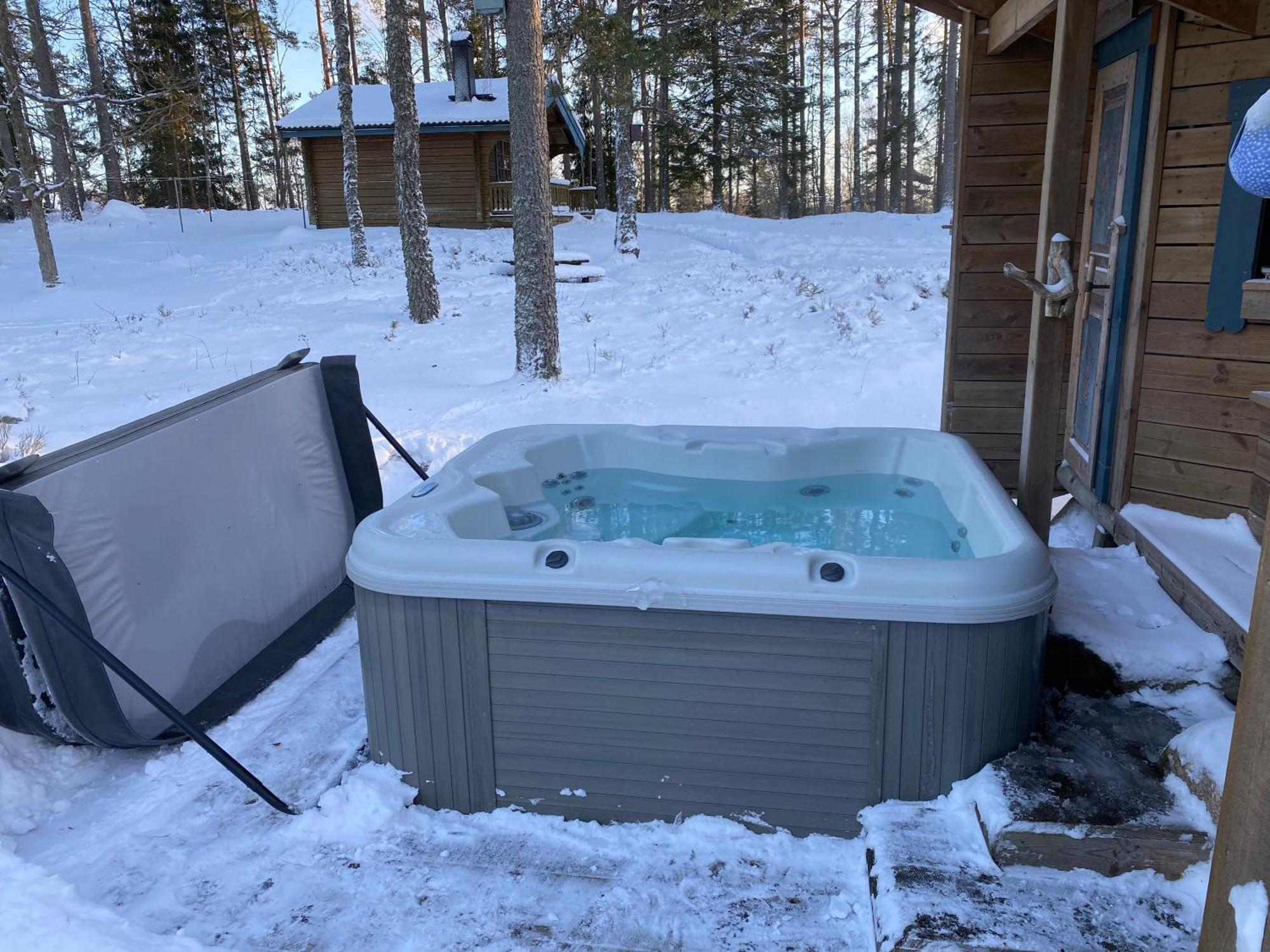 Timrad Stuga I Kanten Av Skogen Med Spa Moejlighet มุลเคอ ภายนอก รูปภาพ